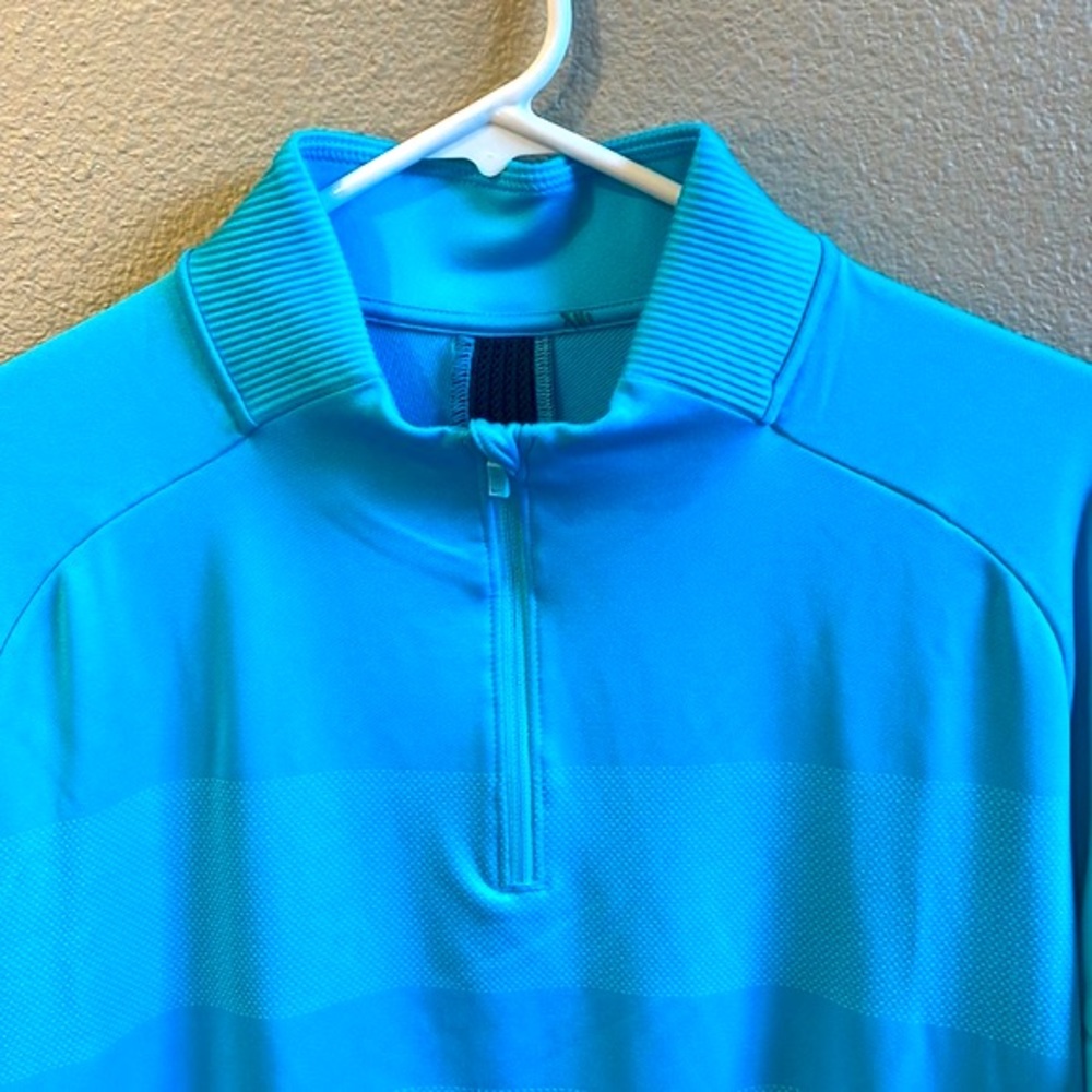 Nike Dry-Fit Quarter-Zip size Medium